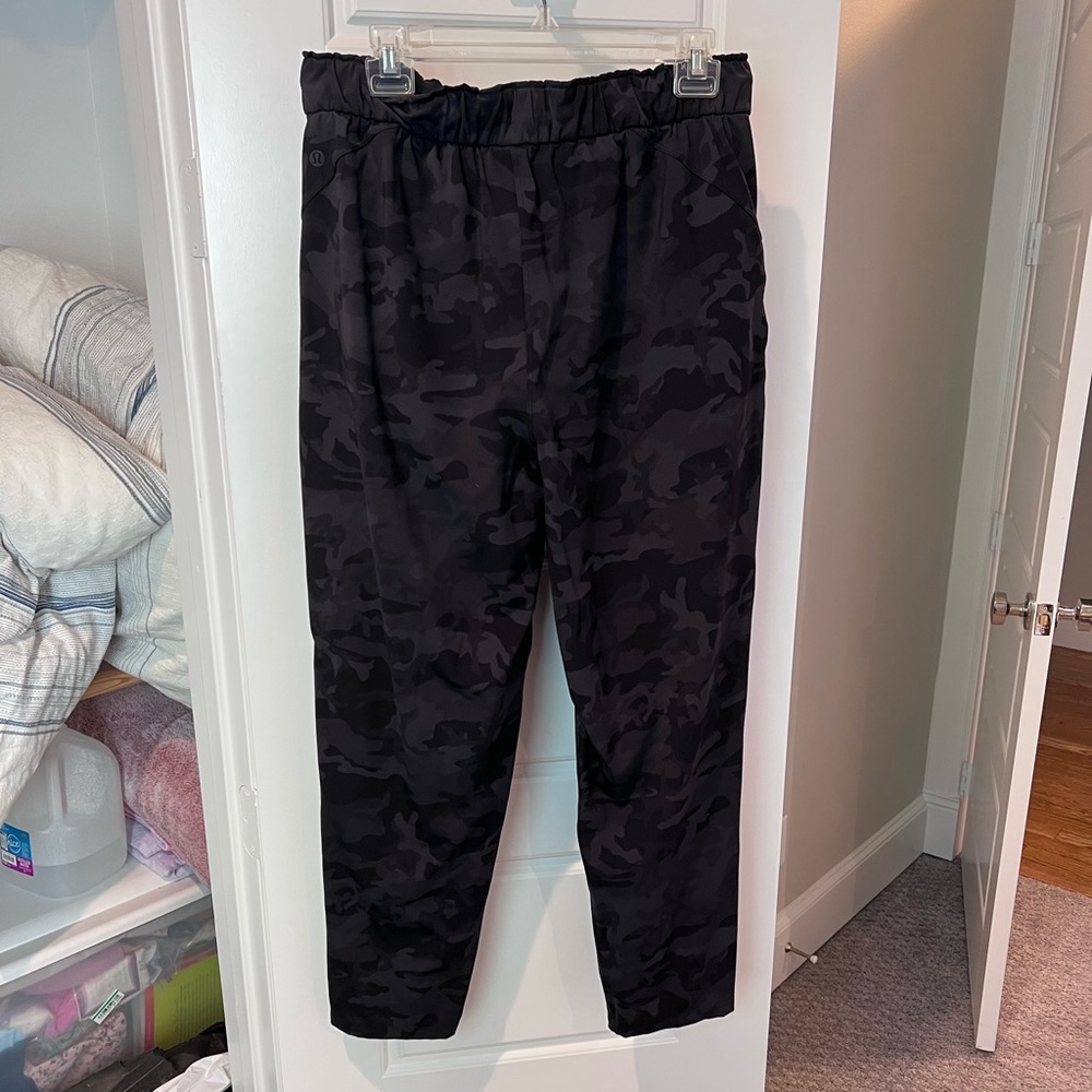Lululemon Stretch High Rise 7/8 Pants size 10